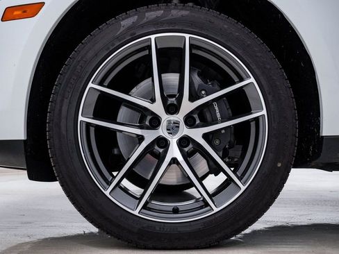 Certified 2025 Porsche Macan AWD/4WD image 13