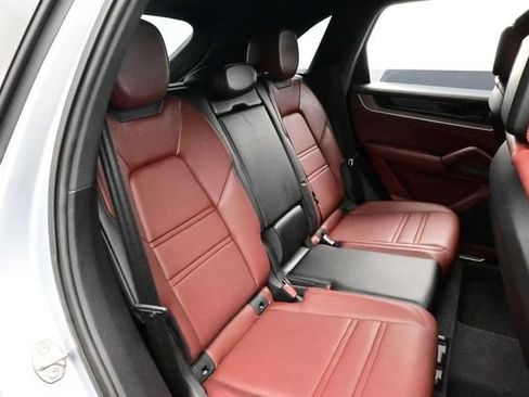 Certified 2024 Porsche Cayenne AWD/4WD image 16