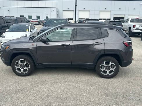 Used 2022 Jeep Compass Trailhawk w/ Trailhawk Convenience Group AWD/4WD image 2