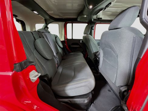 Used 2024 Jeep Wrangler Unlimited Sahara image 28