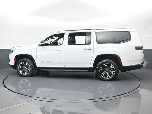 Used 2023 Jeep Wagoneer L Series III w/ Preferred Equipment Group image 3