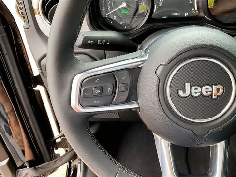 Used 2025 Jeep Wrangler Unlimited Sahara w/ Safety Group AWD/4WD image 22