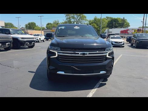 Used 2022 Chevrolet Tahoe LT w/ Luxury Package AWD/4WD image 3