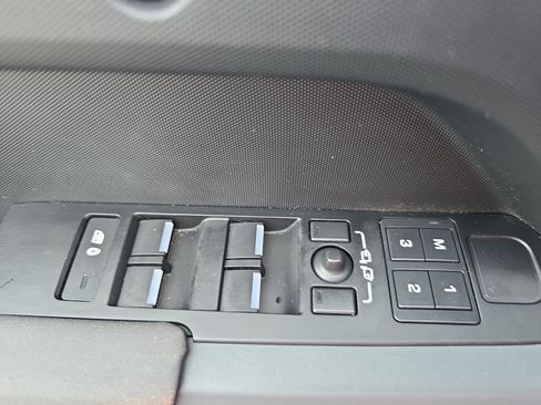 Used 2023 Land Rover Defender 110 X-Dynamic SE AWD/4WD image 27