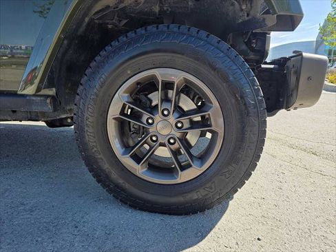 Used 2016 Jeep Wrangler Unlimited Sahara AWD/4WD image 9