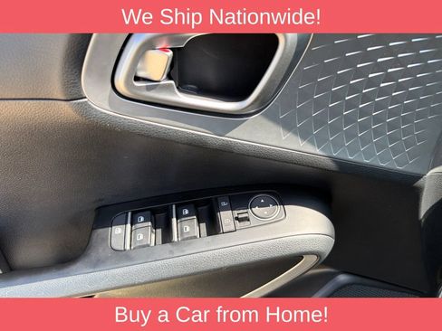 Used 2025 Kia Soul LX w/ LX Technology Package FWD image 10