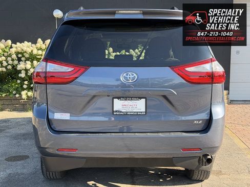 Used 2016 Toyota Sienna XLE FWD image 11