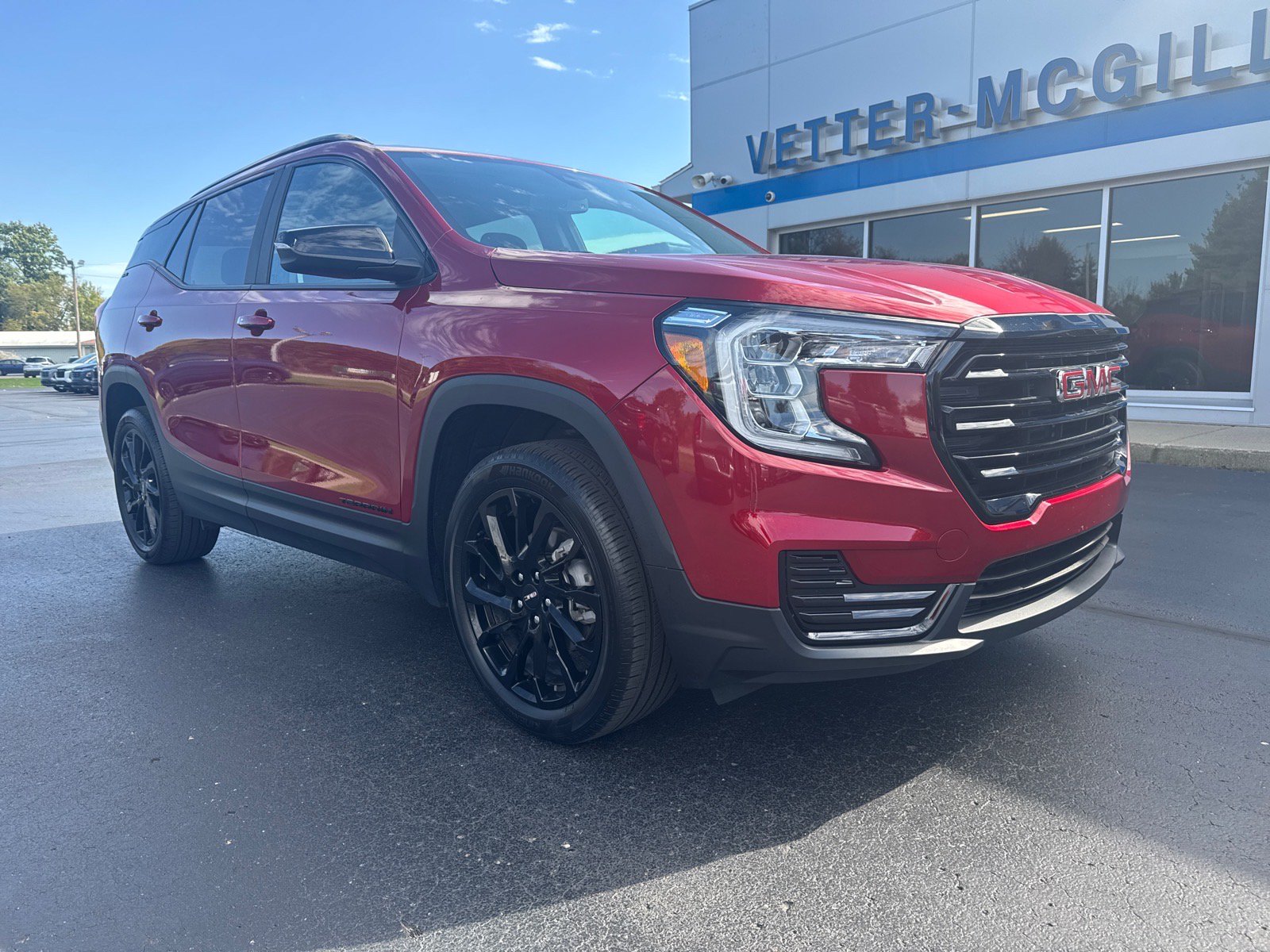 Certified 2023 GMC Terrain SLE w/ Driver Convenience Package AWD/4WD image 1