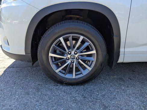 Used 2018 Toyota Highlander XLE AWD/4WD image 61