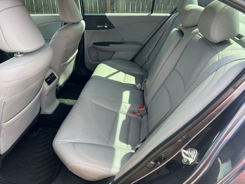 Used 2017 Honda Accord Touring image 6