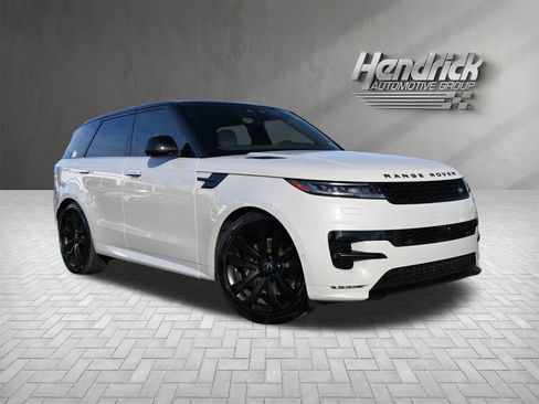 Used 2025 Land Rover Range Rover Sport Dynamic SE image 2