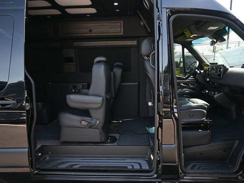 Used 2025 Mercedes-Benz Sprinter 3500 image 20