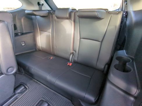 Certified 2024 Toyota Highlander XLE image 17