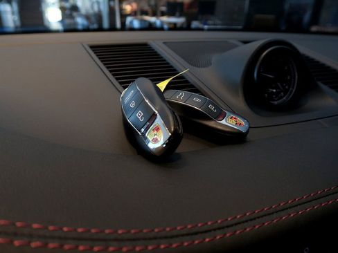 Used 2023 Porsche Macan image 36