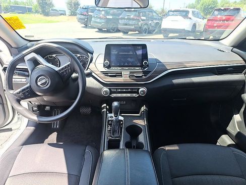 Certified 2025 Nissan Altima 2.5 SV FWD image 19