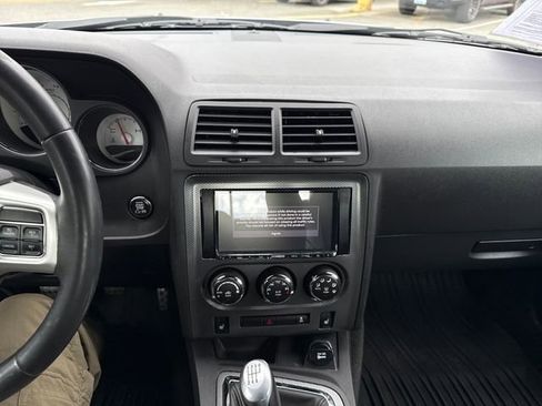 Used 2014 Dodge Challenger R/T image 21