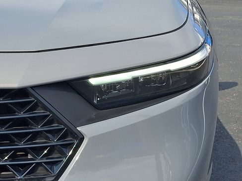 Used 2025 Honda Accord Sport image 9
