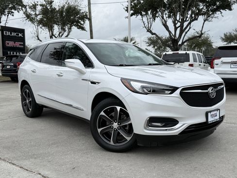 Used 2020 Buick Enclave Essence w/ Sport Touring Edition image 2