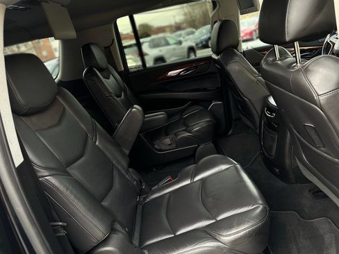 Used 2018 Cadillac Escalade ESV Premium Luxury AWD/4WD image 12