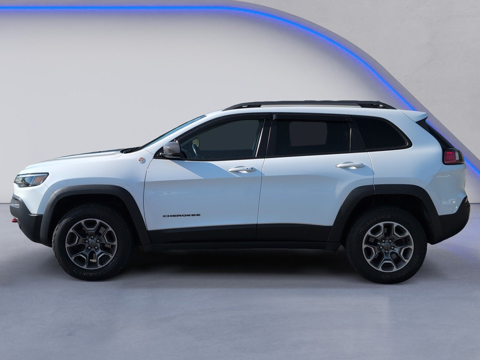 Used 2020 Jeep Cherokee Trailhawk w/ Cold Weather Group AWD/4WD image 3