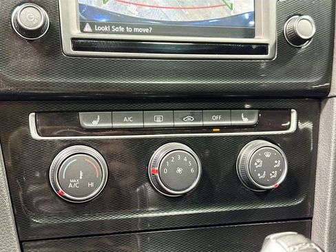 Used 2017 Volkswagen GTI SE image 17