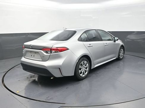 Used 2025 Toyota Corolla LE FWD image 8