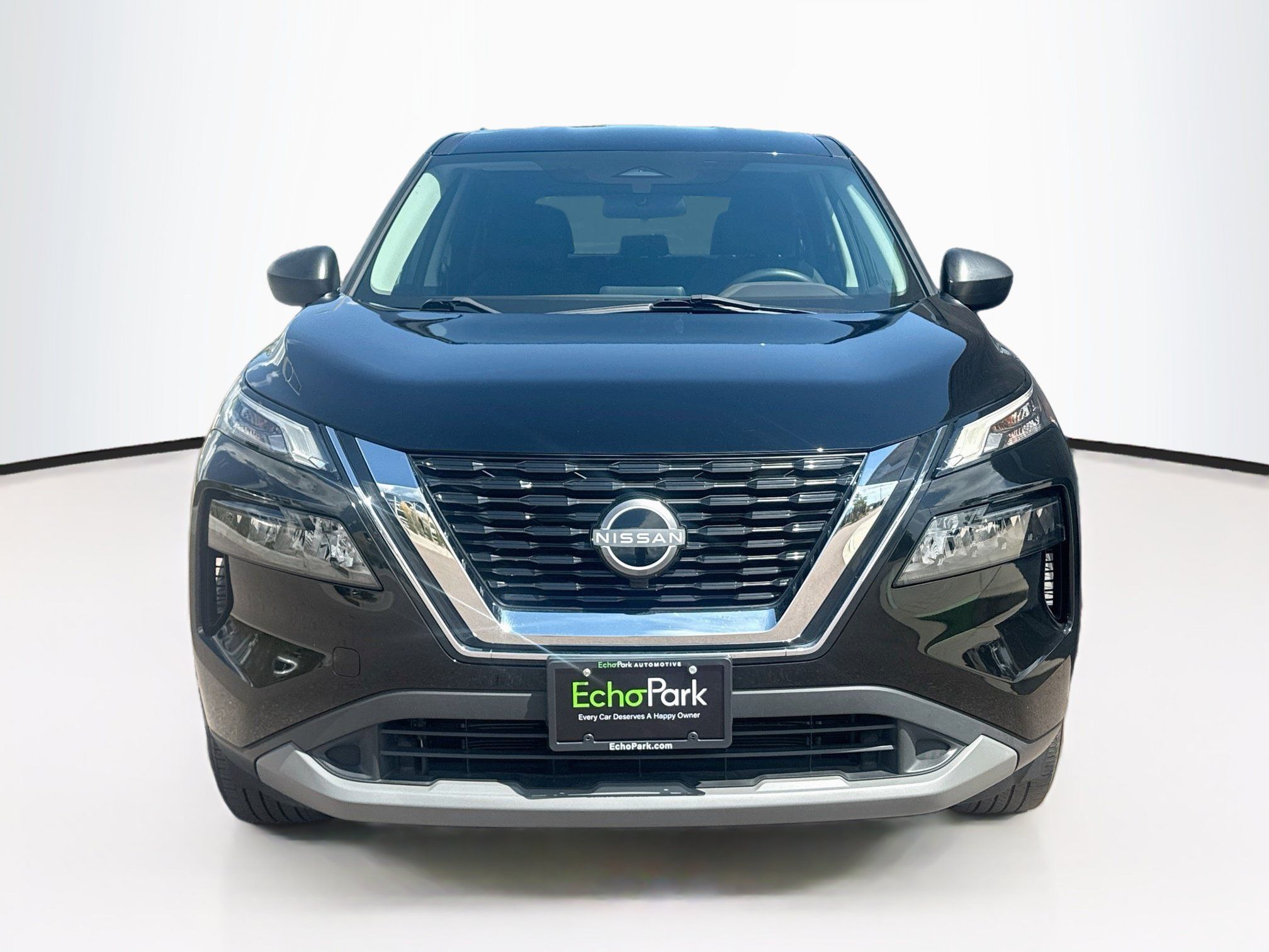 Used 2023 Nissan Rogue S AWD/4WD image 2