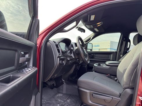 Used 2024 RAM 2500 Tradesman w/ Chrome Appearance Group image 12