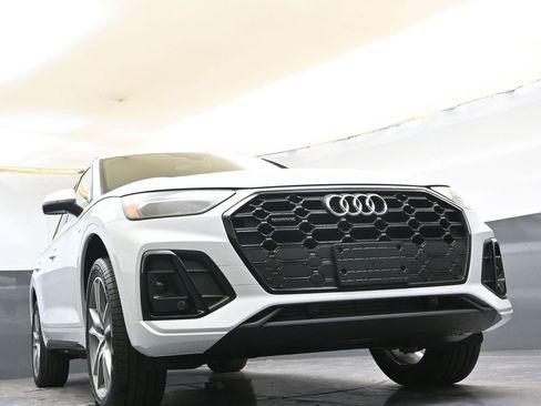 Used 2025 Audi Q5 2.0T Premium w/ Convenience Plus Package AWD/4WD image 46