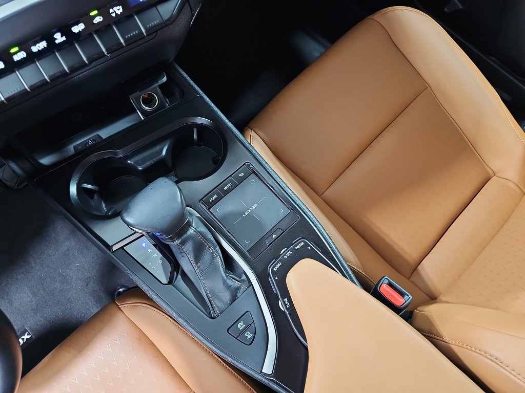 Used 2022 Lexus UX 250h w/ Accessory Package (Z2) AWD/4WD image 23
