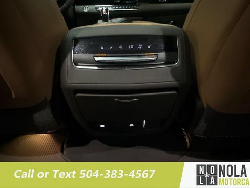 Used 2022 Cadillac Escalade Premium Luxury RWD image 35