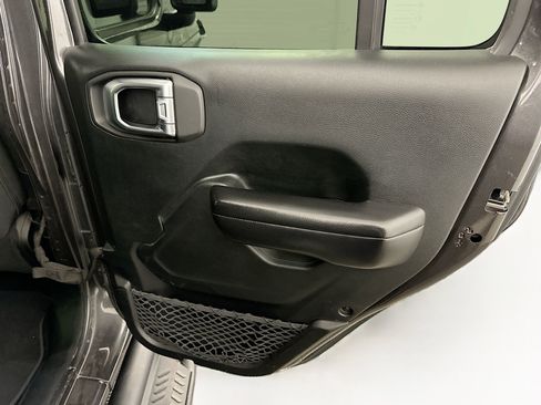 Used 2019 Jeep Wrangler Unlimited Sport S image 32