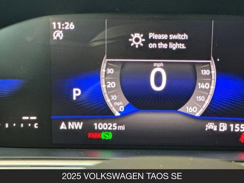Used 2025 Volkswagen Taos SE w/ Panoramic Sunroof Package FWD image 25