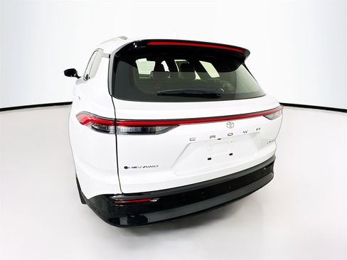 New 2025 Toyota Crown Signia image 4