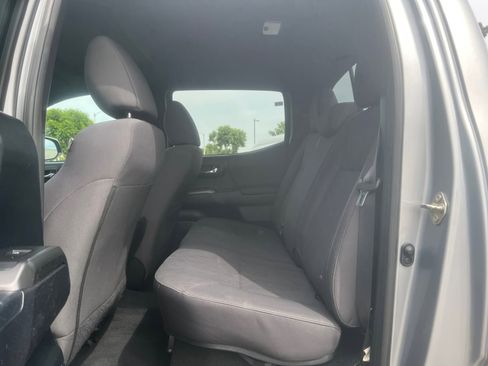 Used 2016 Toyota Tacoma TRD Sport image 15