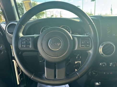Used 2017 Jeep Wrangler Sahara w/ Connectivity Group AWD/4WD image 14
