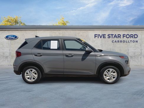 Used 2022 Hyundai Venue SE FWD image 9