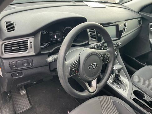 Used 2019 Kia Niro FE image 7