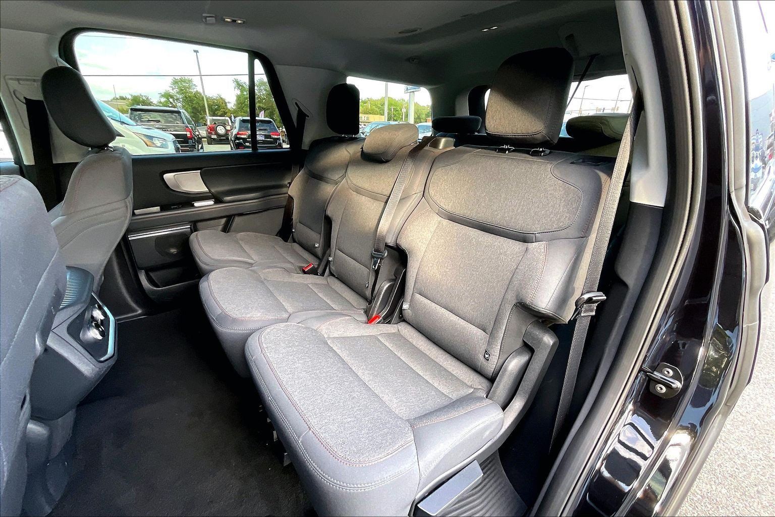 Used 2025 Ford Expedition Active AWD/4WD image 26