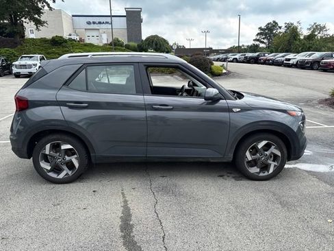 Used 2025 Hyundai Venue SEL FWD image 6