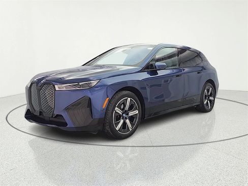 Used 2024 BMW iX xDrive50 w/ Premium Package image 3