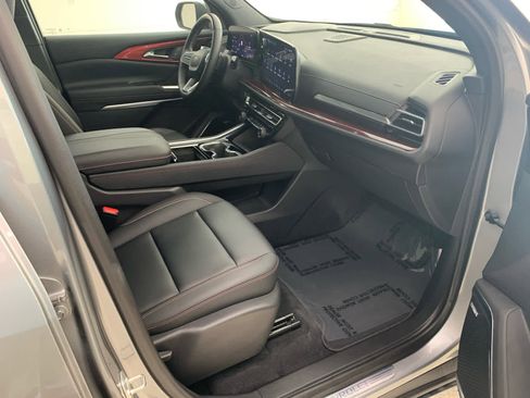 Used 2024 Chevrolet Traverse Z71 w/ Enhanced Driving Package image 13