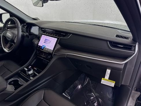 New 2025 Jeep Grand Cherokee Limited image 30