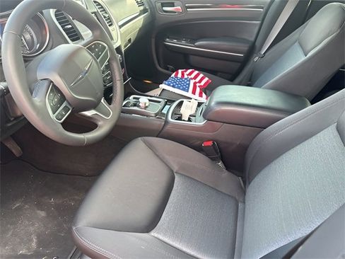Used 2023 Chrysler 300 Touring w/ Sport Appearance Package image 8