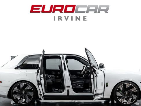 Used 2020 Rolls-Royce Cullinan Black Badge image 8