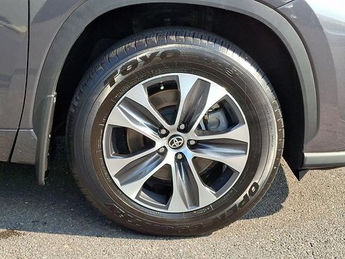 Certified 2025 Toyota Highlander XLE AWD/4WD image 8