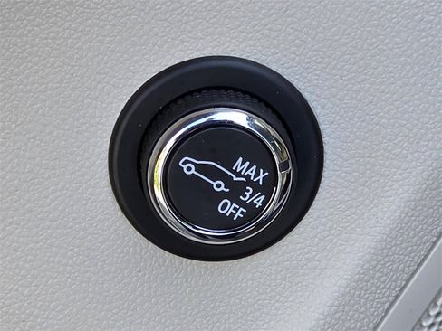 Used 2022 Buick Envision Essence w/ Technology Package I image 50