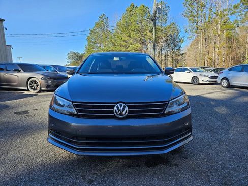 Used 2016 Volkswagen Jetta SE image 3