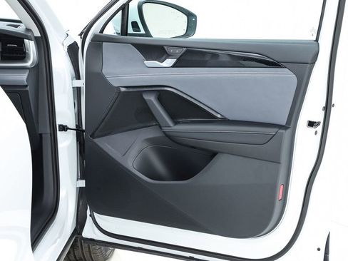 New 2026 Volkswagen Tiguan SE image 32