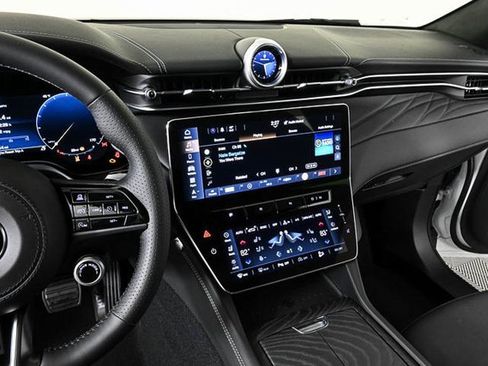 Used 2025 Maserati Grecale Modena image 16